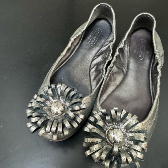 Coach slipped on - Picture 1 of 4